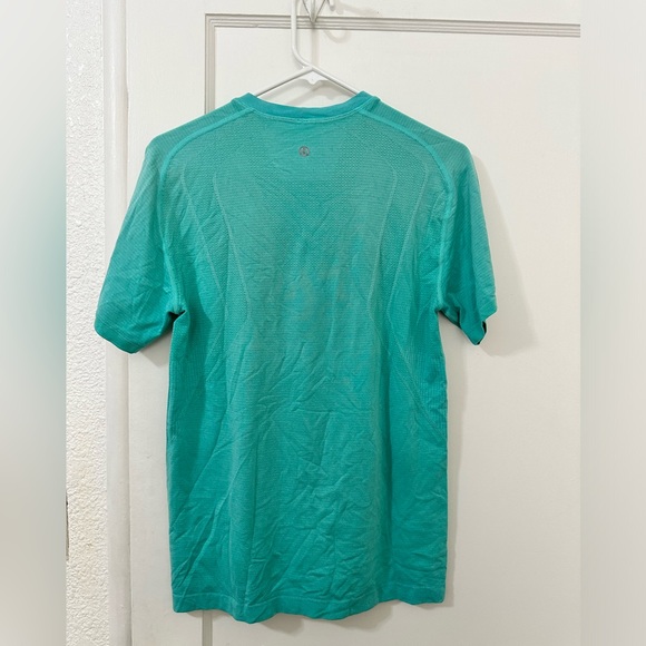 Medium men’s shirt - Picture 2 of 2